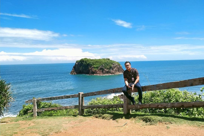 <p>Ket foto: Panorama wisata Pantai Karang Tawulan Tasikmalaya (Foto/Instagram/purwasiswara)</p>
