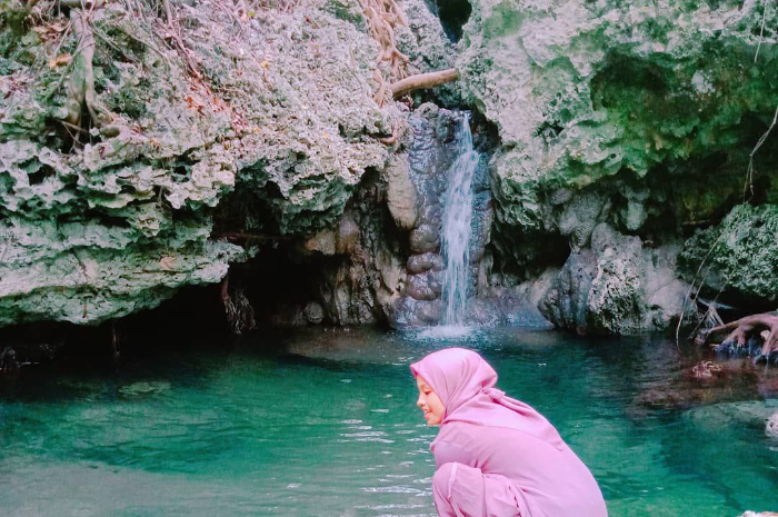 <p>Ket foto: Potret menawan wisata Air Terjun Waeura yang ada di Maluku (Foto/Instagram/cacatuhuteru07)</p>
