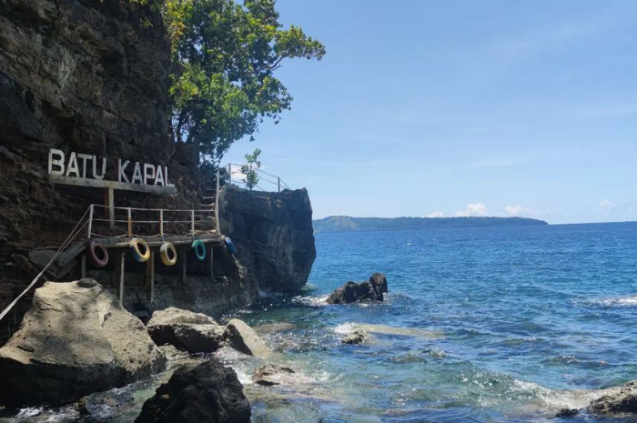 <p>Ket foto: Keindahan wisata Batu Kapal Liliboi Maluku yang mempesona (Foto/Instagram/diannoto)</p>