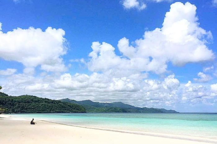 <p>Ket foto: Lepaskan penat dengan diving di Pantai Pinang, Pulau Selayar, Sulawesi Selatan! (Foto/Instagram/khalif_az)</p>
