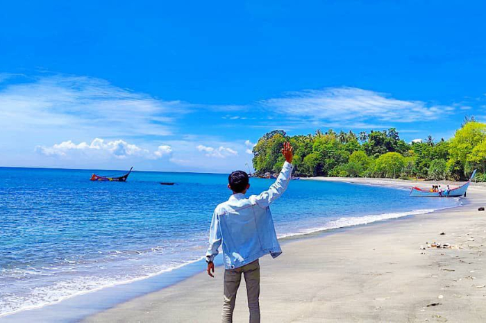 <p>Ket foto: Potret indah wisata Pantai Anoi Itam di Sabang dengan pasir hitamnya (Foto/Instagram/andreymukti.lubis)</p>
