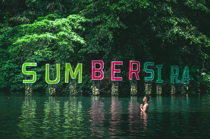 <p>Ket foto: Destinasi wisata alam Sumber Sira yang membuat pengunjung betah, segar jernih (Foto/Instagram/ali.utsman_)</p>
