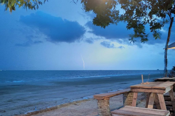 <p>Ket foto: Indahnya wisata Pantai Tanjung Jumlai di Penajam Paser Utara (Foto/Instagram/aliluthfiassegaf)</p>
