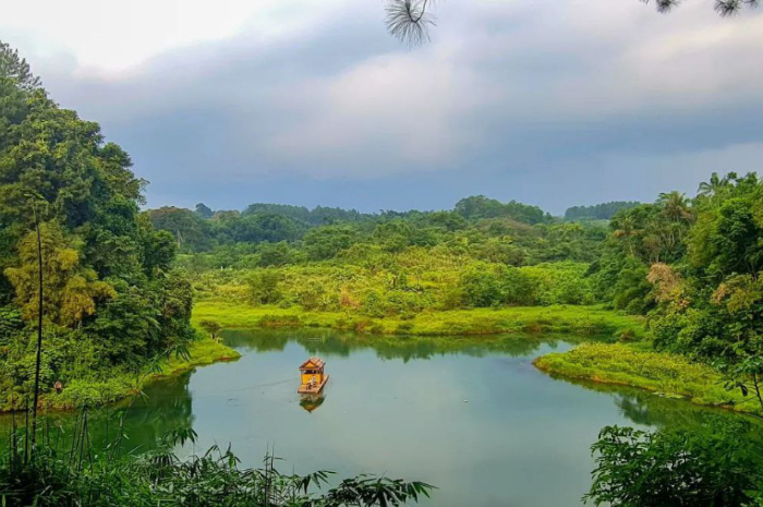 <p>Ket foto: Magisnya wisata Danau Lido yang ada di Bogor bikin sulit move on (Foto/Instagram/mayabasuki)</p>
