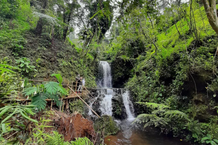 <p>Ket foto: Pesona wisata Curug Kadaka Bandung yang menakjubkan dan belum banyak dikenal wisatawan (Foto/Instagram/hamdiblay)</p>
