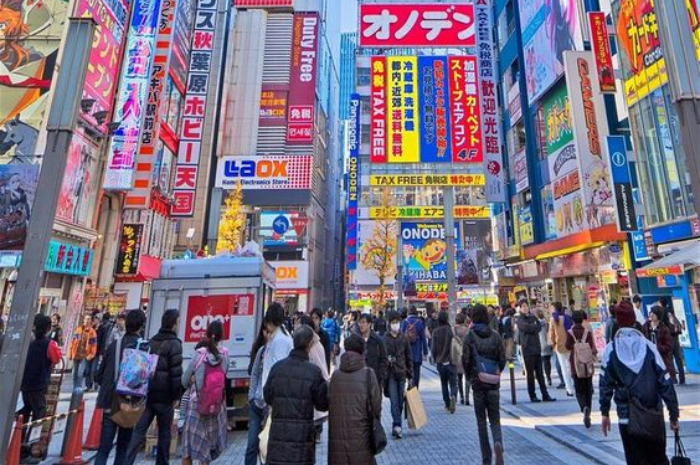 <p>Ket Foto: Akihabara Jepang (Pinterest/@wanderintwo)</p>
