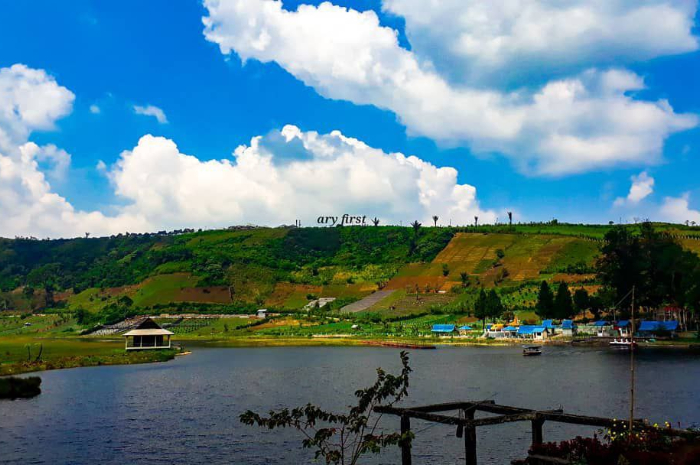 <p>Ket foto: Cantiknya panorama di wisata Danau Mas Harun Bastari Bengkulu (Foto/Instagram/aryfirst)</p>
