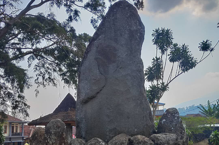 <p>Ket foto: Yuk intip Situs Purbakala Cipari Kuningan yang menyimpan banyak peninggalan sejarah (Foto/Instagram/@tamanpurbakalacipari)</p>