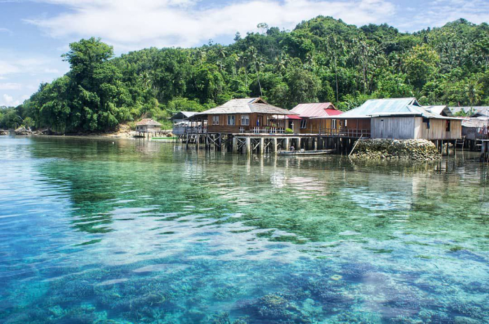 <p>Ket foto: Rekomendasi wisata di Sulawesi yang memikat mata, keindahan bawah lautnya bikin melongo (Foto/Instagram/bezkapci)</p>
