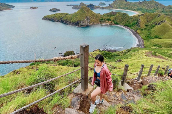 <p>Ket foto: Mengintip keindahan Pulau Padar Labuan Bajo yang sangat mempesona, dijamin terpesona (Foto/Instagram/prillylatuconsina96)</p>
