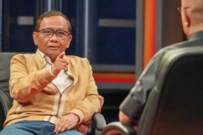 <p>Ket Foto: Menko Polhukam saat menghadiri acara di salah satu stasiun televisi dengan pembahasan masalah KKB Papua (Foto/Instagram/@mohmahfudmd)</p>
