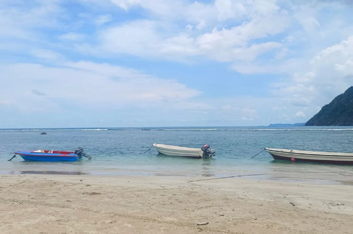 <p>Ket foto: Panorama memukau di wisata Pantai Lampuuk Aceh Besar (Foto/Instagram/eira_aurelia)</p>
