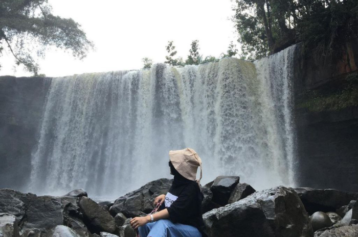 <p>Ket foto: Cantiknya wisata Riam Merasap di Kalimantan Barat (Foto/Instagram/ar.firanda)</p>

