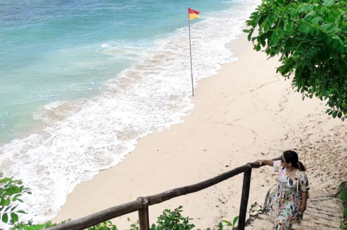 <p>Ket foto: Panorama cantik di wisata Pantai Gunung Payung Bali (Foto/Instagram/raizaraizandy)</p>
