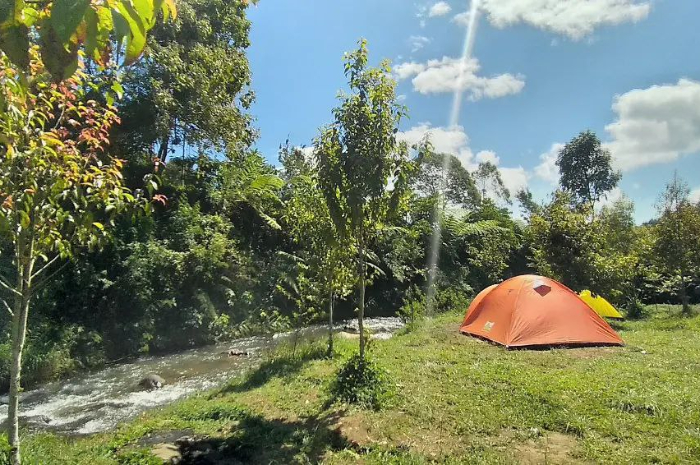<p>Ket foto: Pesona wisata Ranca Cangkuang Bandung, tempat camping yang seru (Foto/Instagram/rancacangkuang)</p>

