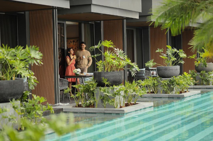 <p>Mengintip kemewahan Padma Hotel Semarang, beragam fasilitas tersedia hingga kolam renang depan kamar (Foto/Instagram/padmasemarang)</p>