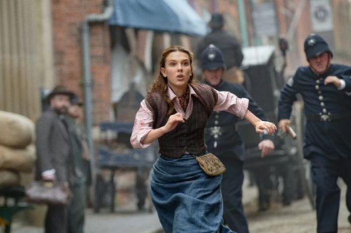 <p>Ket Foto: Millie Bobby Brown dalam suatu adegan film Enola Holmes (Foto/Instagram/@milliebobbybrown)</p>
