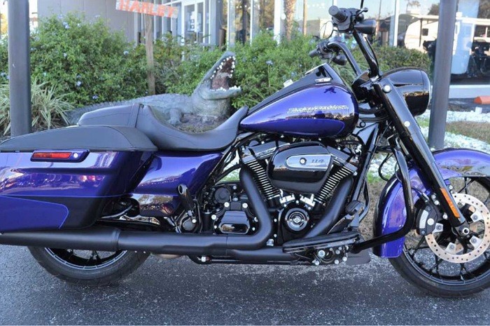 <p>Ket Foto: Foto dari motor kencang dan keren, Harley Davidson Road King Special (Foto/Twitter/contractexchange)</p>
