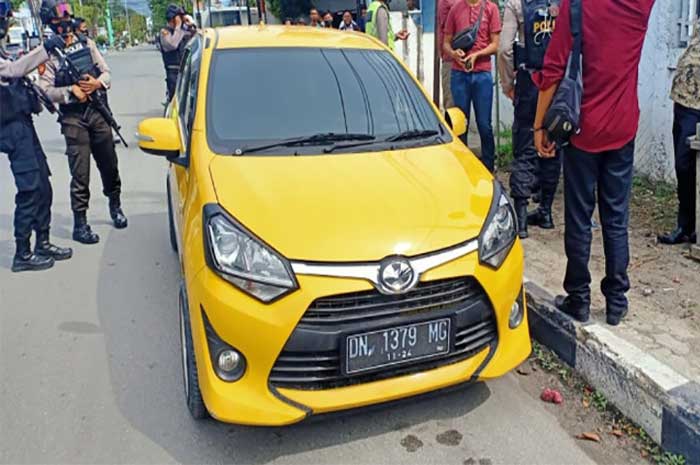<p>Foto: Mobil nasabah bank korban perampokan.</p>
