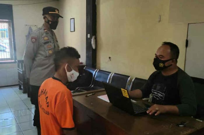 <p>Foto: Pelaku Pencurian Modus Bansos Diancam Tujuh tahun Penjara.</p>
