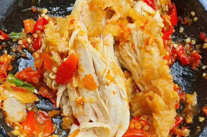 <p>Ket foto: Intip resep ayam geprek yang bisa dijadikan sebagai ide jualan berikut ini! (Foto/Instagram/majalahbaking.id)</p>
