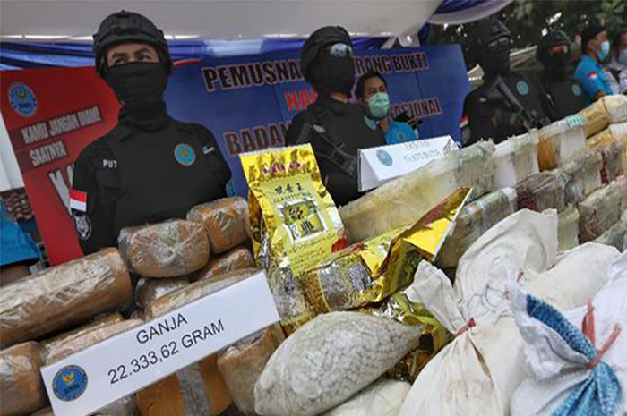 <p>Foto: Presscon kasus narkoba seberat 3kg di Riau.</p>
