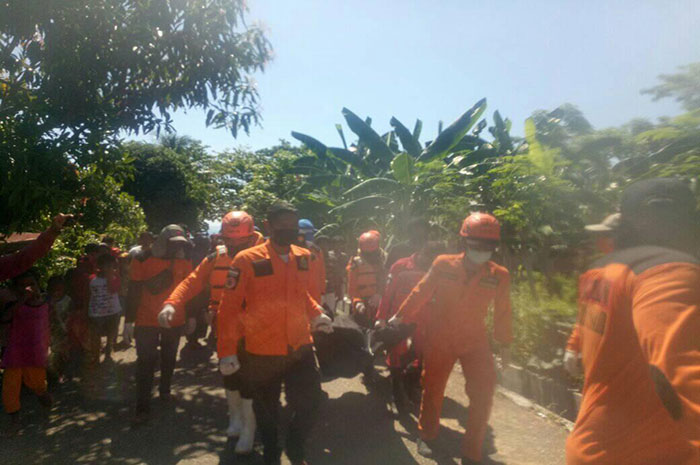 <p>Tim SAR gabungan temukan nelayan hilang di Desa Avulua Parigi Moutong, Minggu 12 April 2020. (Foto: Badai Santana).</p>
