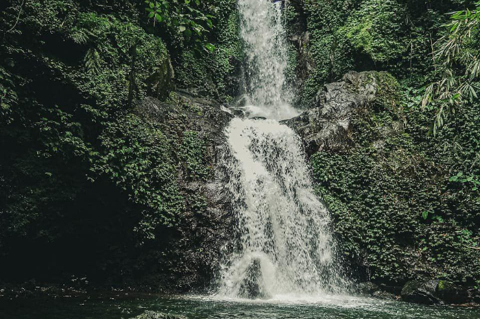 <p>Ket foto: Menikmati keindahan wisata Air Terjun Sekar Langit yang ada di Magelang (Foto/Instagram/kaka_alrasyid57)</p>

