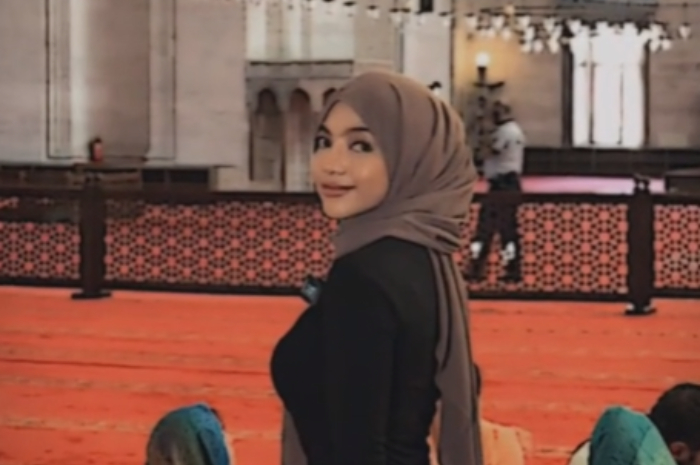 <p>Ket.Foto: Konten kontroversial Oklin Fia viral di media sosial, kini telah dilaporkan (Foto/Tiktok/@oklinfia)</p>
