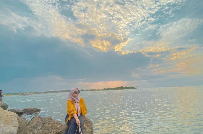 <p>Ket foto: Rekomendasi wisata Pantai Marina Semarang, nikmati suara deburan ombak sambil nongkrong di cafe (Foto/Instagram/hestimitta)</p>
