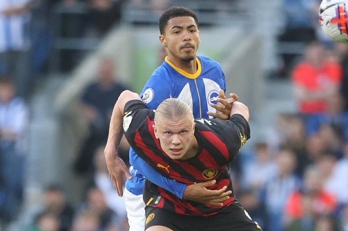 <p>Ket Foto: Foto Erling Haaland Duel dengan pemain Brighton (Foto/Twitter/@idextratime)</p>
