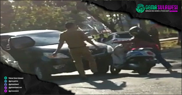 <p>Ket Foto: Oknum PNS di Kabupaten Sinjai terekam kamera menendang seorang pengendara motor (Foto/Suarasulsel id)</p>
