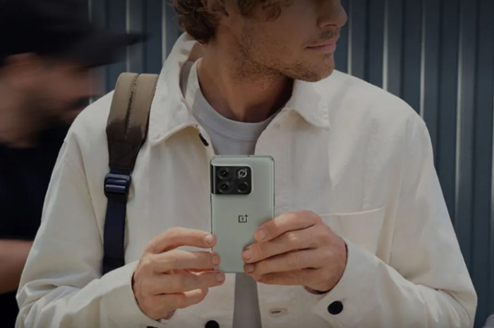 <p>Foto HP OnePlus 10T yang berkesan elegan dan cantik (foto/website resmi OnePlus)</p>
