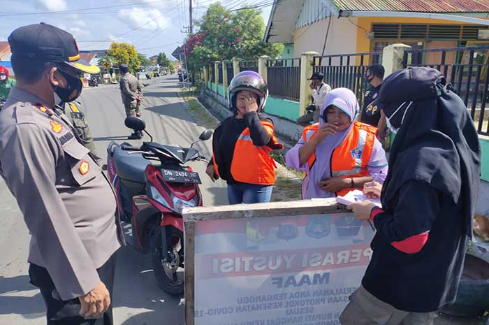 <p>Foto: Operasi Yustisi Penegakan Prokes di Banggai, Sulawesi Tengah.</p>
