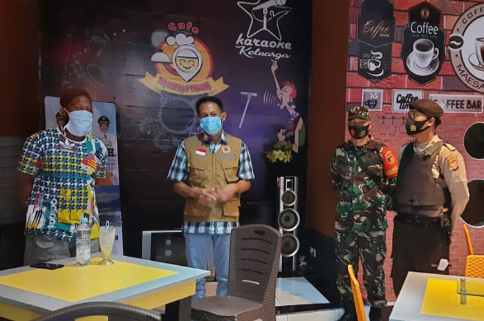 <p>Foto: Satgas Sisir Lokasi Keramaian di Parimo, Senin 21 September 2020, GemasulawesiFoto/Rafii)</p>