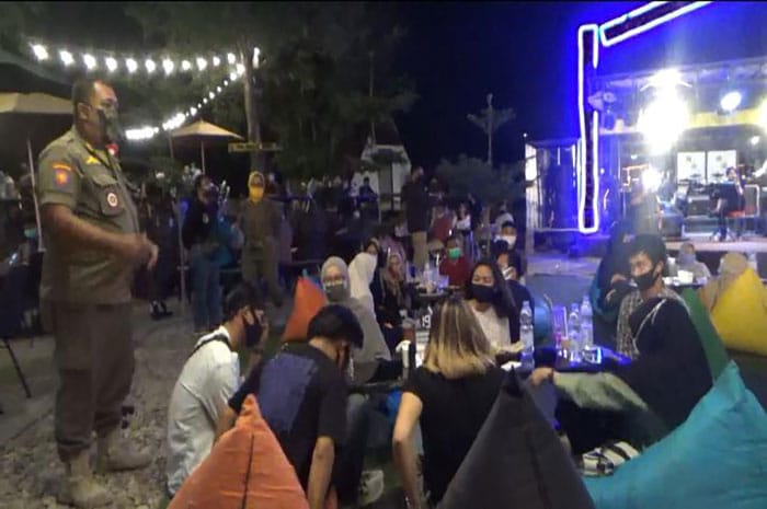 <p>Operasi Yustisi di Salah satu Kafe Yang Ada di Kota Palu (Foto/ist)</p>
