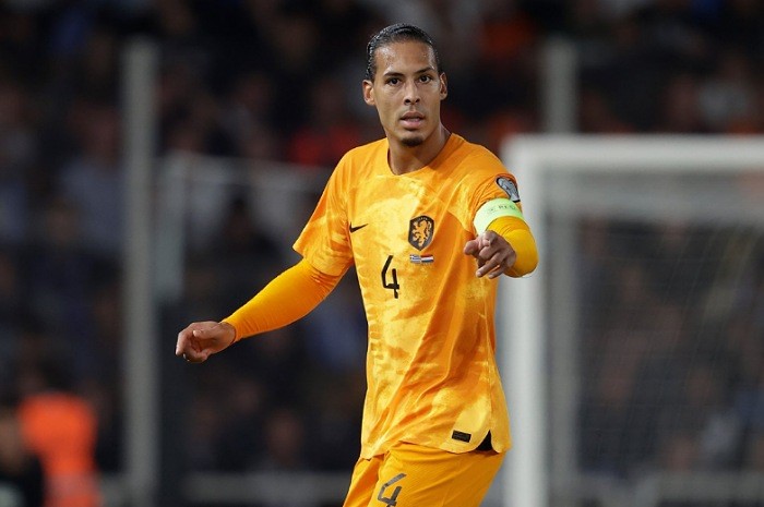 <p>Ket Foto: Foto dari Van Dijk yang berhasil ciptakan skor untuk Belanda saat kualifikasi euro 2024 (Foto/Twitter/@idextratime)</p>
