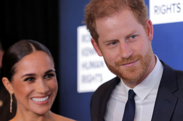<p>Keterangan Foto: Pangeran Harry bersama istrinya Meghan Markle,(Foto:/Twitter/@p_harry)</p>
