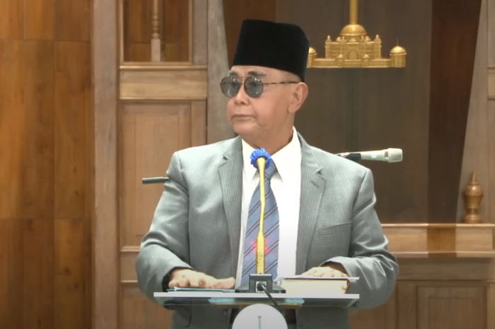 <p>Ket.Foto: Berkas penyelidikan kasus penistaan agama yang dilakukan Panji Gumilang di Ponpes Al-Zaytun telah lengkap (Foto/YouTube/Al-Zaytun Official)</p>
