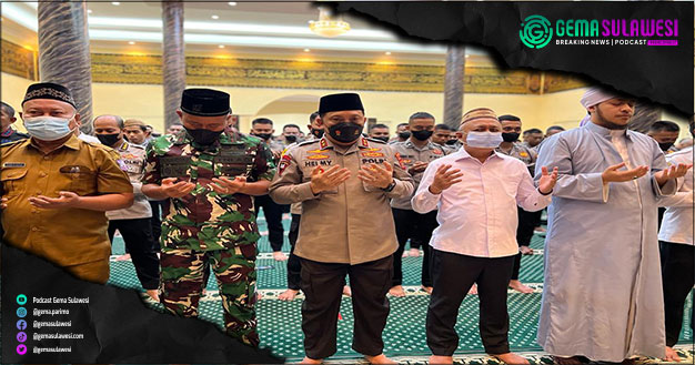 <p>Ket Foto: Sejumlah Elemen LLakukan Shalat Gaib untuk korban di stadion kanjuruhan (Foto/Humas Polda Gorontalo) </p>
