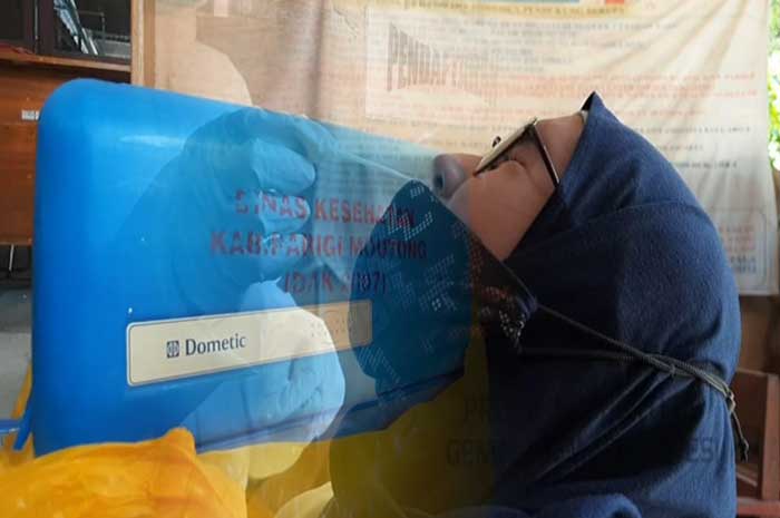 <p>Foto: Pelaksanaan Uji Swab Tes di Disdukcapil Parigi Moutong.</p>
