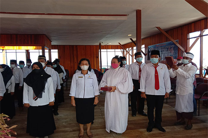 <p>Foto: Pelantikan kepala sekolah baru di Parigi Moutong. (Rislan Diskominfo).</p>
