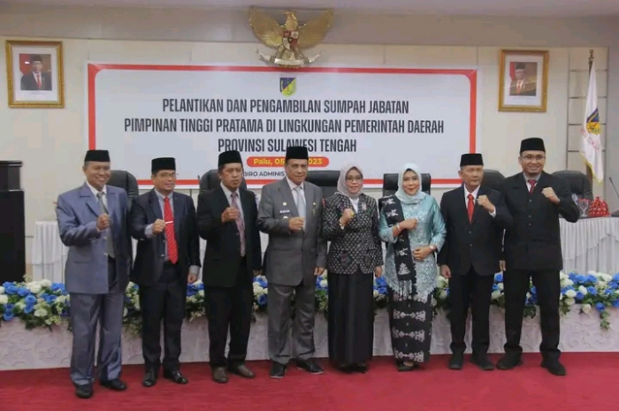 <p>Keterangan Foto : Pelantikan lima orang pejabat pratama Sulawesi Tengah, (Foto/Humas Pemprov Sulteng)</p>
