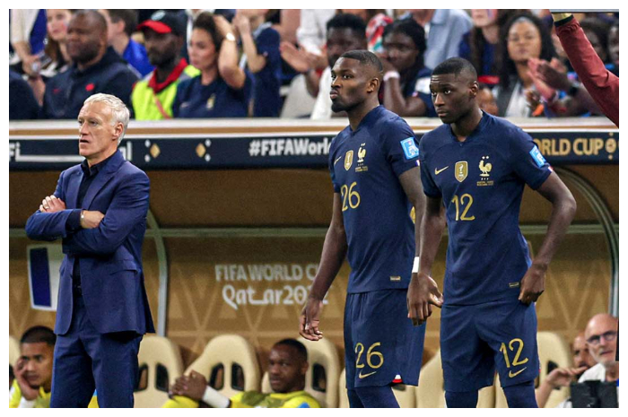 <p>Ket. Foto: Pelatih Prancis, Didier Dechamps  melakukan dua pergantian pemain saat melawan Argentina di Final Piala Dunia 2022 (Twitter/@CoachesVoice)</p>

