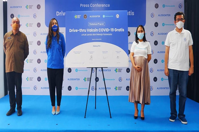 <p>Foto: Peluncuran Resmi Drive Thru Vaksin Covid-19 Alodokter, di jakarta. Senin 10 Maret 2021.</p>
