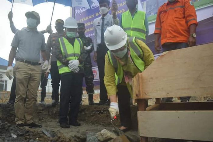 <p>Foto: Peletakan batu pertama pembangunan gedung kantor Imigrasi kelas I Palu.</p>
