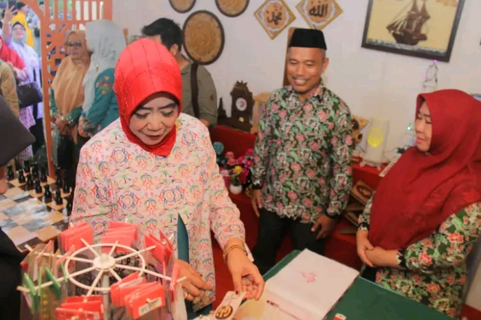 <p>Keterangan Foto : Pembukaan pameran UMKM dan pasar rakyat dalam rangka memeriahkan STQH 2023, (Foto/Humas Pemprov Sulteng)</p>
