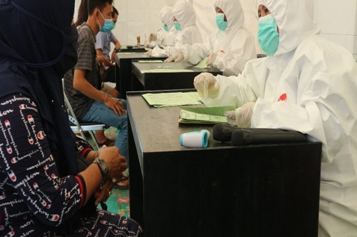 <p>Foto: Pemeriksaan Rapid Tes di Pos Perbatasan Kota Palu.</p>
