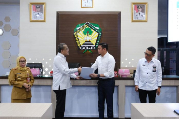 <p>Kabupaten Gowa mendapatkan penghargaan zona hijau pelayan publik (Foto/ Humas Kabupaten Gowa Sulawesi Selatan)</p>
