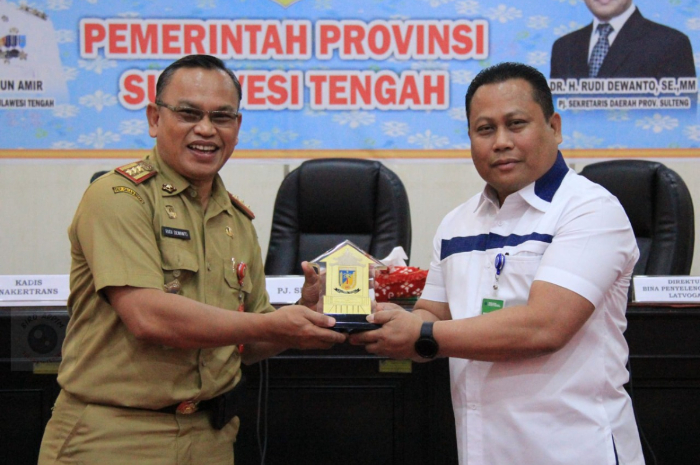 <p>Ket Foto: Sosialisasi Rekruitmen Program Magang ke Jepang, berlangsung di Gedung Polibu Kantor Gubernur, Selasa 10 Januari 2023. (Foto/Biro Administrasi Pimpinan)</p>
